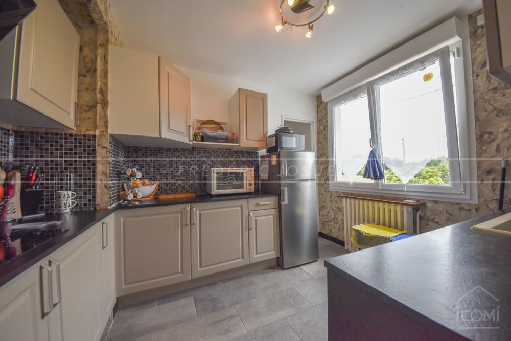 BELLE MAISON DES ANNEES 70 - RENOVEE - CALME - PROCHE BOURG - GRAND ESPACE EXTERIEUR photo 5
