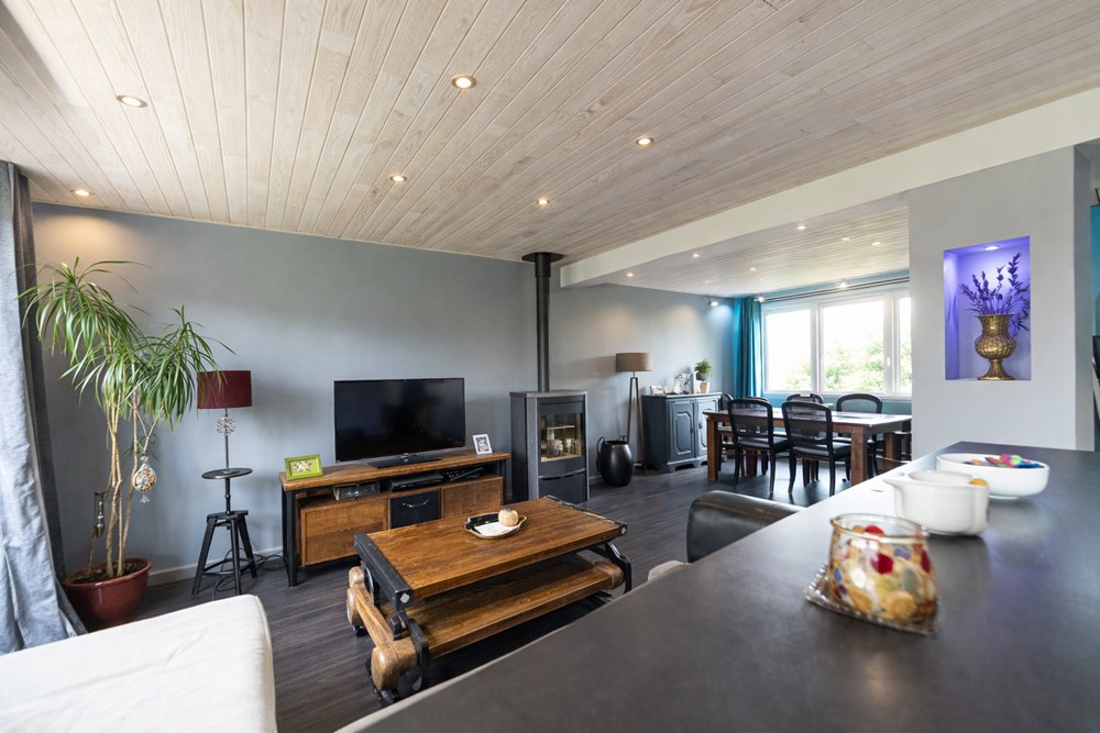 MAISON ANNEES 70 - 3 CHAMBRES (POSSIBLE 6) - ENVIRONNEMENT CALME ET VERDOYANT - JARDIN ARBORE - COUP DE COEUR ASSURE photo 3