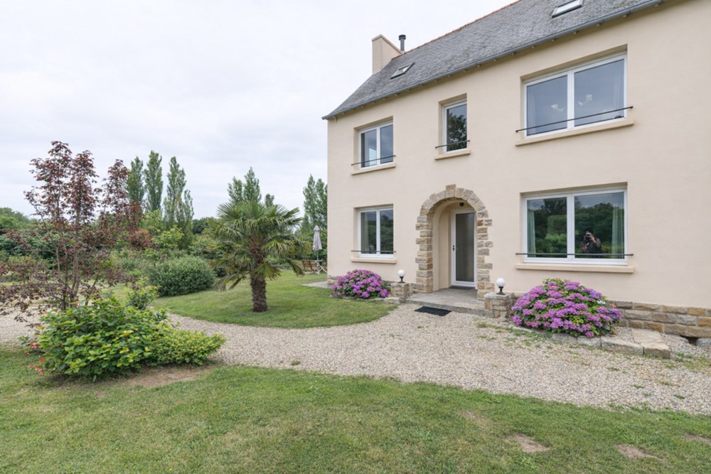 MAISON ANNEES 70 - 3 CHAMBRES (POSSIBLE 6) - ENVIRONNEMENT CALME ET VERDOYANT - JARDIN ARBORE - COUP DE COEUR ASSURE