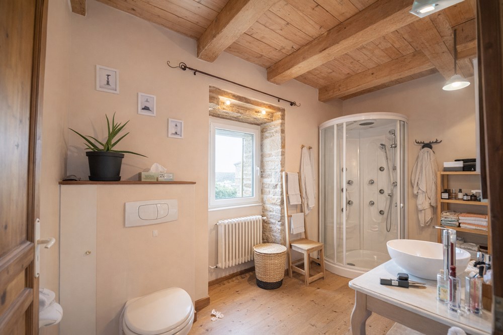 EN EXCLUSIVITE - SUBLIME MAISON DE CHARME DE 132M² 4 CHAMBRES + 2 GARAGES ET DEPENDANCES - JARDIN CLOS SANS VIS A VIS - RARE - CENTRE BOURG - BELLES PIERRE - 5 MIN DES PLAGES photo 5
