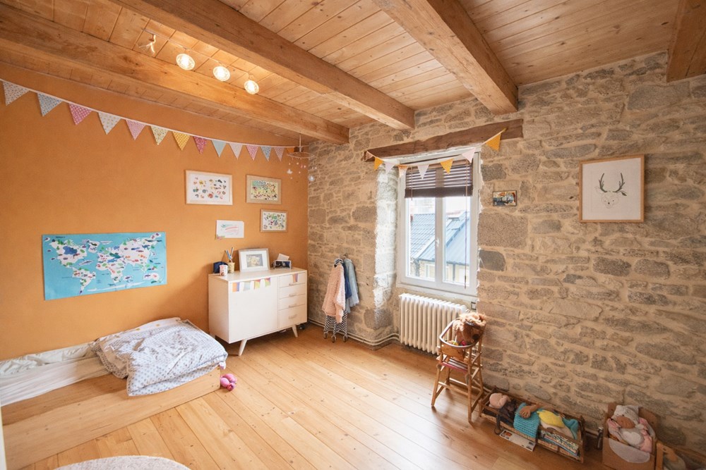 EN EXCLUSIVITE - SUBLIME MAISON DE CHARME DE 132M² 4 CHAMBRES + 2 GARAGES ET DEPENDANCES - JARDIN CLOS SANS VIS A VIS - RARE - CENTRE BOURG - BELLES PIERRE - 5 MIN DES PLAGES photo 4