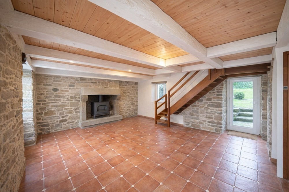 EN EXCLUSIVITE - SUBLIME MAISON DE CHARME DE 132M² 4 CHAMBRES + 2 GARAGES ET DEPENDANCES - JARDIN CLOS SANS VIS A VIS - RARE - CENTRE BOURG - BELLES PIERRE - 5 MIN DES PLAGES photo 2