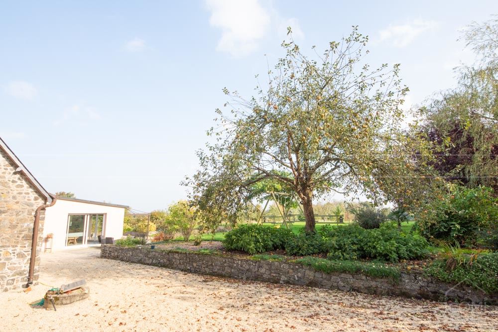 PROPRIETE DE CHARME DE 250M² - TERRAIN 1.22HA - ENVIRONNEMENT CALME A PROXIMITE DE LA MER ET DES SERVICES - RARE photo 5