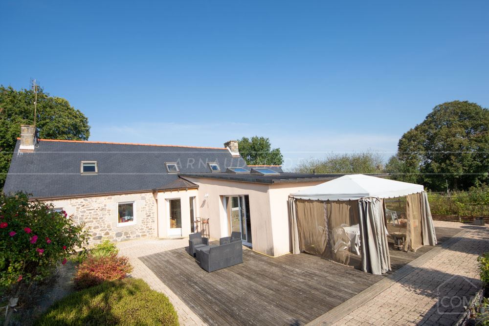 PROPRIETE DE CHARME DE 250M² - TERRAIN 1.22HA - ENVIRONNEMENT CALME A PROXIMITE DE LA MER ET DES SERVICES - RARE photo 2