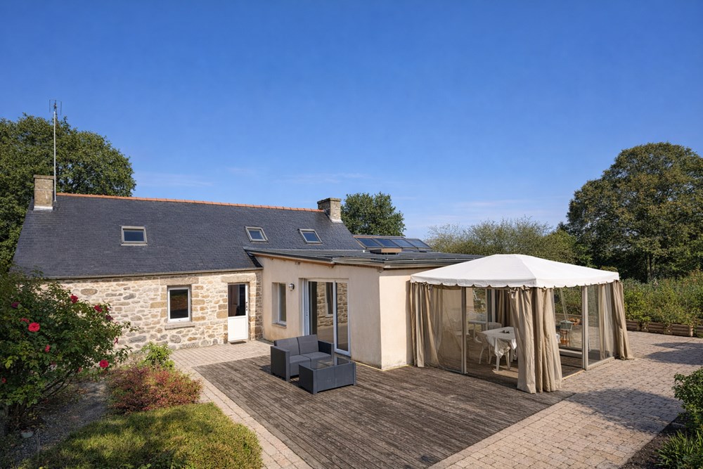 PROPRIETE DE CHARME DE 250M² - TERRAIN 1.22HA - ENVIRONNEMENT CALME A PROXIMITE DE LA MER ET DES SERVICES - RARE photo 5