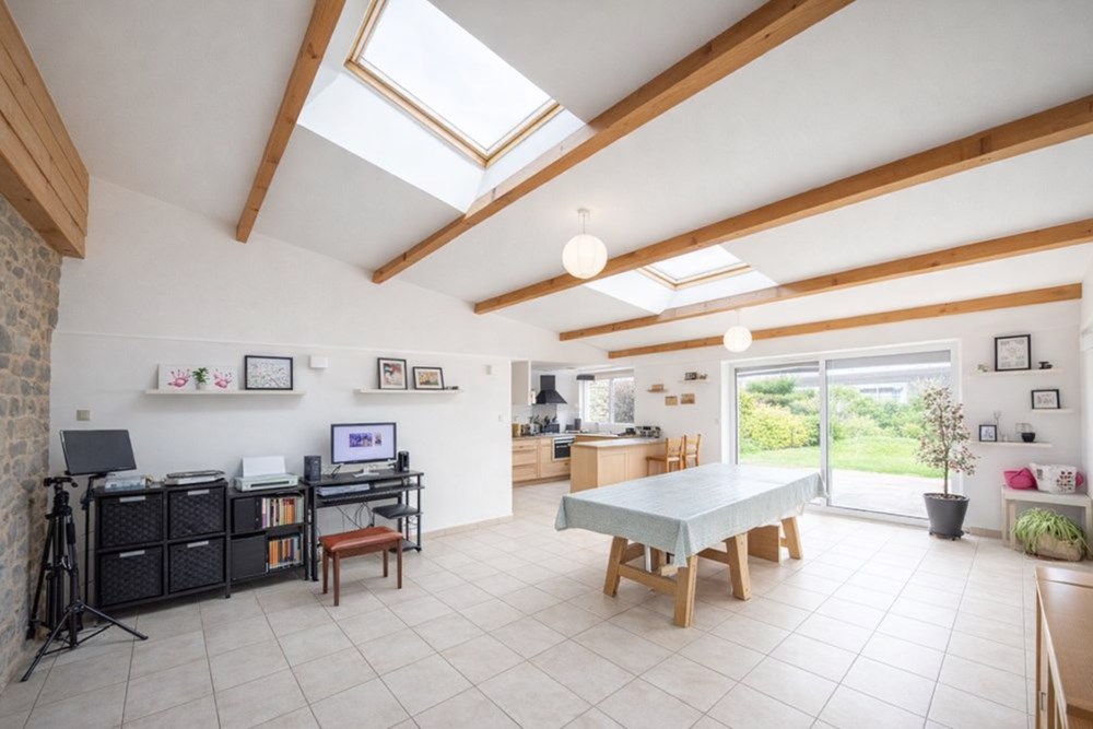 PROPRIETE DE CHARME DE 250M² - TERRAIN 1.22HA - ENVIRONNEMENT CALME A PROXIMITE DE LA MER ET DES SERVICES - RARE photo 2