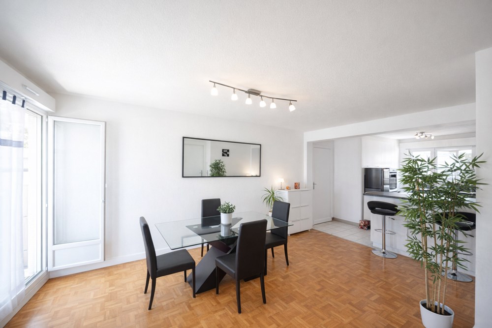 APPARTEMENT 70M² - MONTAIGNE - PROCHE CENTRE VILLE - 2 CHAMBRES - STATIONNEMENT FACILE -