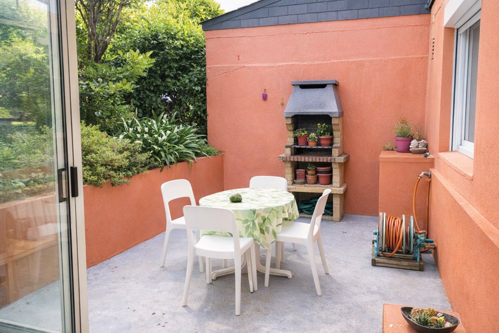 MAISON -107M² - 4 CHAMBRES - GARAGE - JARDIN CLOS - VERANDA - A RENOVER - QUARTIER CALME - BIEN RARE