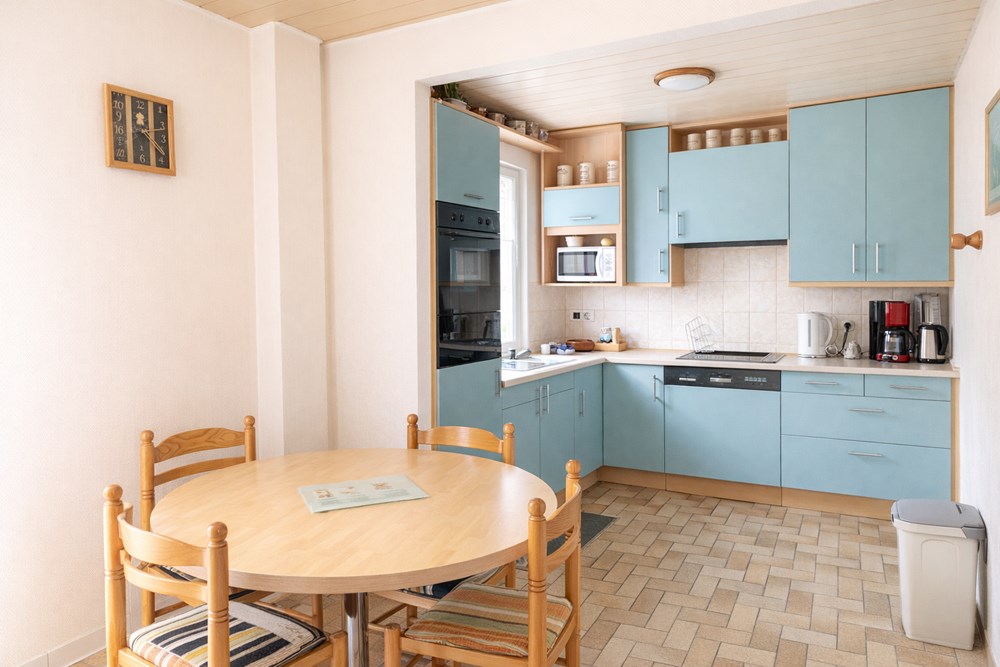 MAISON -107M² - 4 CHAMBRES - GARAGE - JARDIN CLOS - VERANDA - A RENOVER - QUARTIER CALME - BIEN RARE photo 4