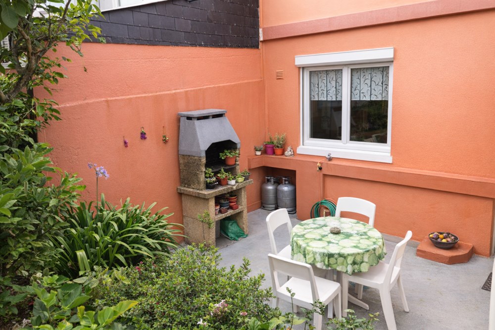 MAISON -107M² - 4 CHAMBRES - GARAGE - JARDIN CLOS - VERANDA - A RENOVER - QUARTIER CALME - BIEN RARE photo 5