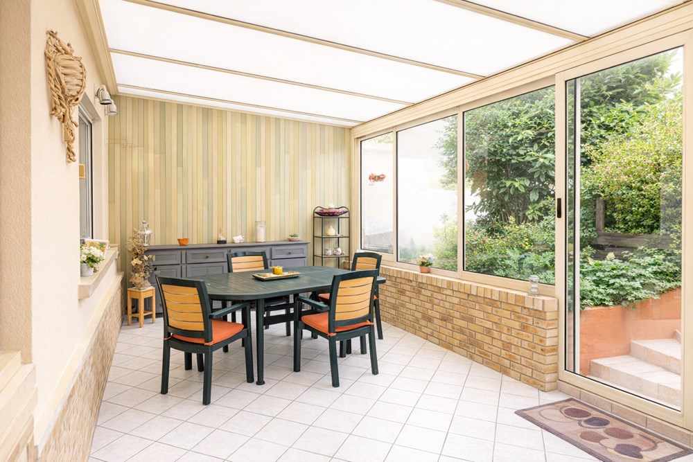 MAISON -107M² - 4 CHAMBRES - GARAGE - JARDIN CLOS - VERANDA - A RENOVER - QUARTIER CALME - BIEN RARE photo 2