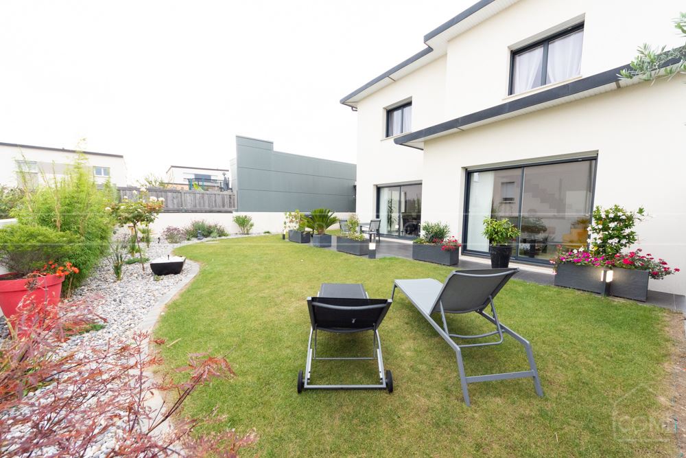 MAISON INDIVIDUELLE DE 2015 T6 DE 128M² AVEC GARAGE, JARDIN PAYSAGISTE ET BELLES PRESTATIONS photo 4