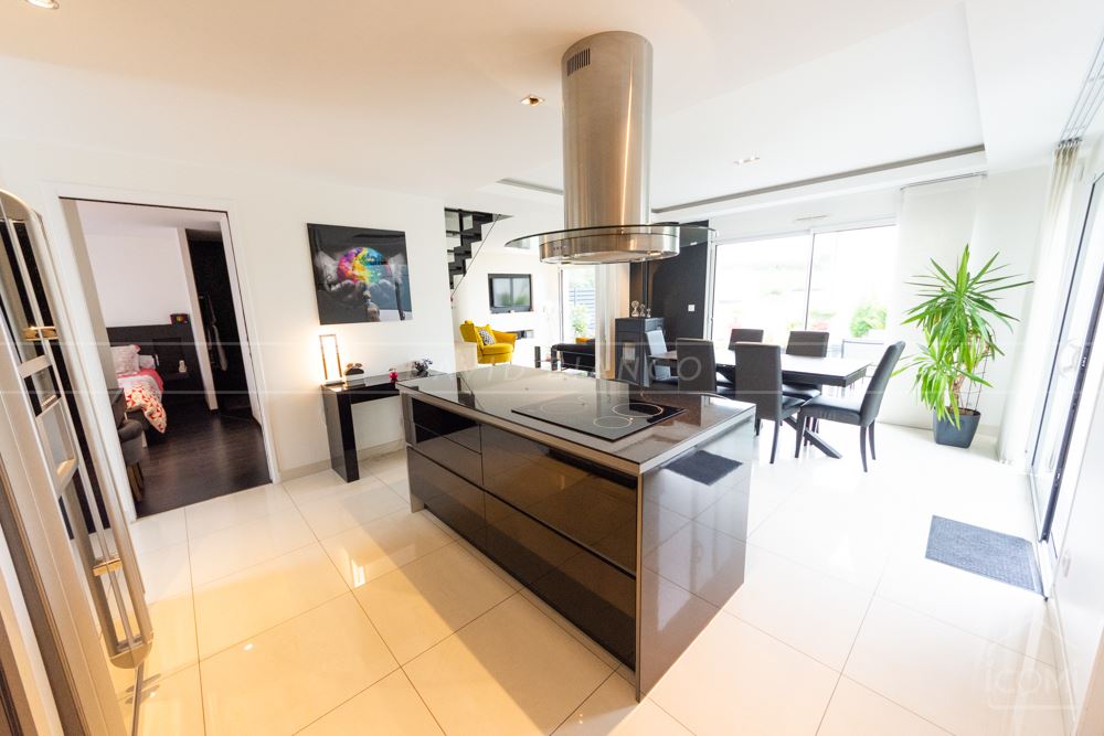 MAISON INDIVIDUELLE DE 2015 T6 DE 128M² AVEC GARAGE, JARDIN PAYSAGISTE ET BELLES PRESTATIONS photo 5
