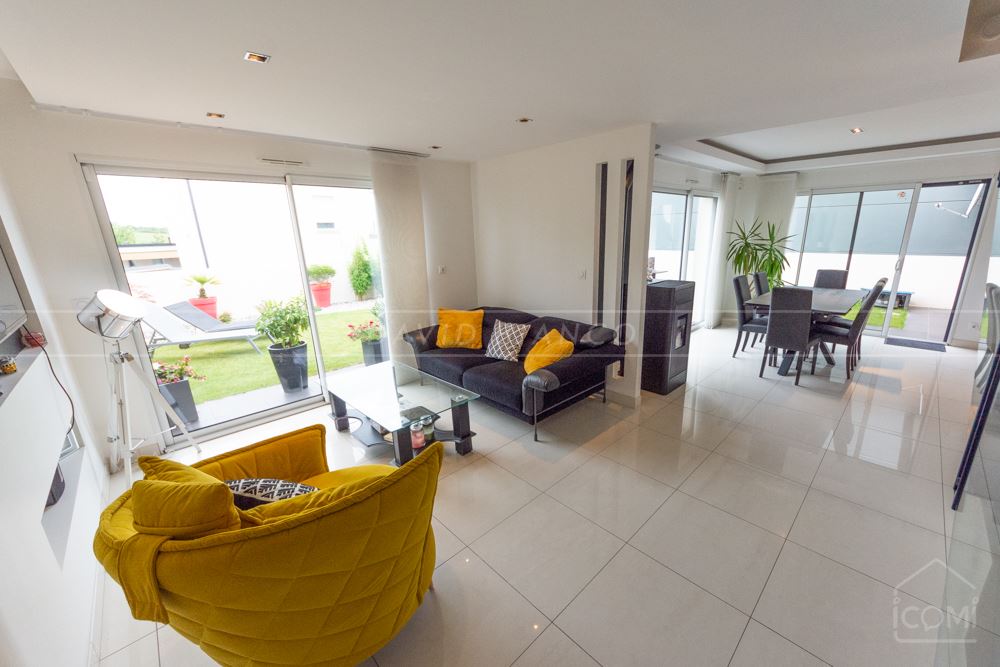 MAISON INDIVIDUELLE DE 2015 T6 DE 128M² AVEC GARAGE, JARDIN PAYSAGISTE ET BELLES PRESTATIONS photo 3