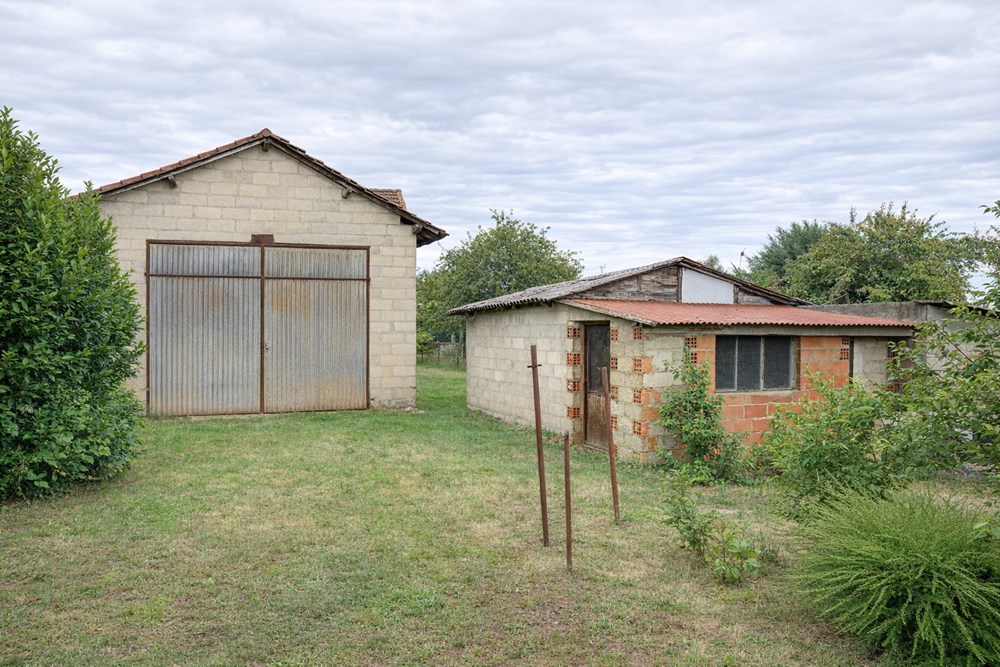 MAISON T4 - 2/3 CHAMBRES - TERRAIN 1200 M² DIVISIBLE ET CONSTRUCTIBLE - HANGAR 84 M² - A RENOVER photo 5