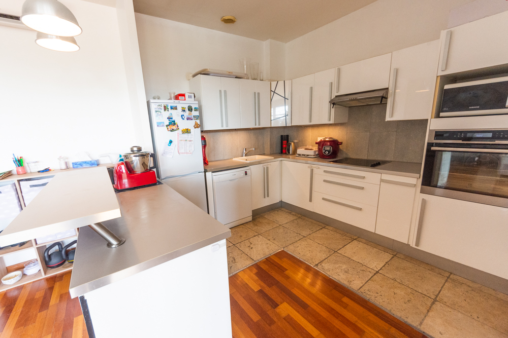 APPARTEMENT T4 92M² LUMINEUX EXPOSE SUD 2 CHAMBRE (3EME POSSIBLE) AVEC GARAGE EN LOCATION POSSIBLE photo 2