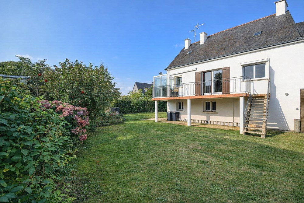 MAISON DE QUALITE - 3/5 CHAMBRES - TERRASSE - CALME - CAVE - GARAGE - TERRAIN DE 500M² ENVIRON - RARE