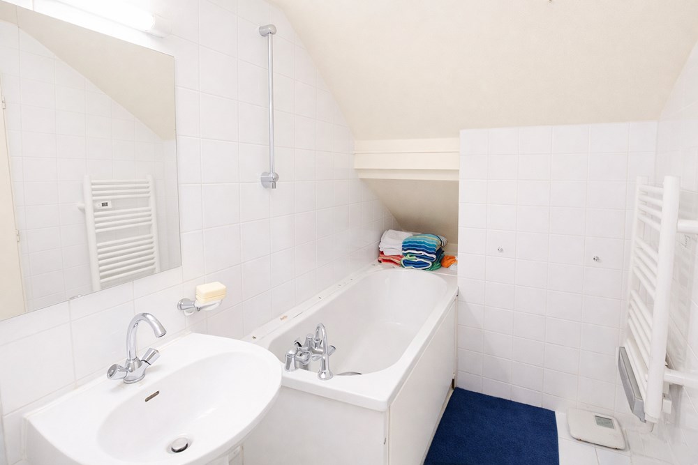 APPARTEMENT - T2 - DERNIER ETAGE - 40M2 - 1 CHAMBRE - HYPER CENTRE DE BREST - POTENTIEL - BIEN RARE photo 5