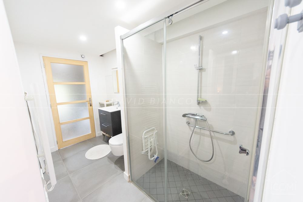 MAISON DE VILLE T6 109M² AVEC 4 CHAMBRES - TERRASSE - BELLES PRESTATIONS - RENOVEE AVEC GOUT photo 5