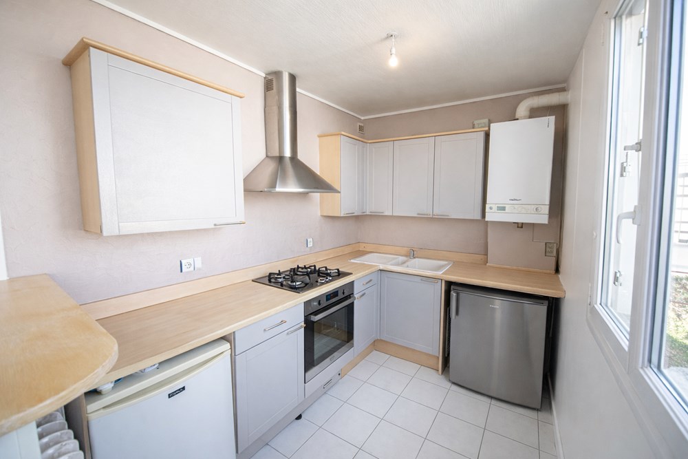APPARTEMENT T4 - GRANDE PIECE DE VIE - CENTRE VILLE SECTEUR GARE - 2 CHAMBRES - CAVE - EXPOSITION OUEST photo 2