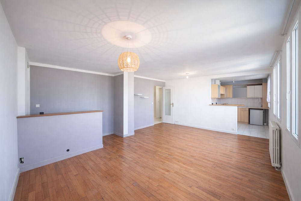 APPARTEMENT T4 - GRANDE PIECE DE VIE - CENTRE VILLE SECTEUR GARE - 2 CHAMBRES - CAVE - EXPOSITION OUEST photo 3