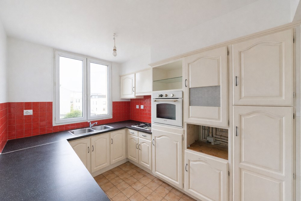 APPARTEMENT 65 M² - LUMINEUX - 2 CHAMBRES - VUE DEGAGEE - SECTEUR CALME - PROCHE COMMODITES photo 3