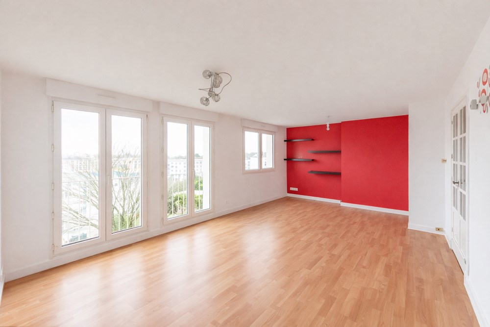 APPARTEMENT 65 M² - LUMINEUX - 2 CHAMBRES - VUE DEGAGEE - SECTEUR CALME - PROCHE COMMODITES photo 2