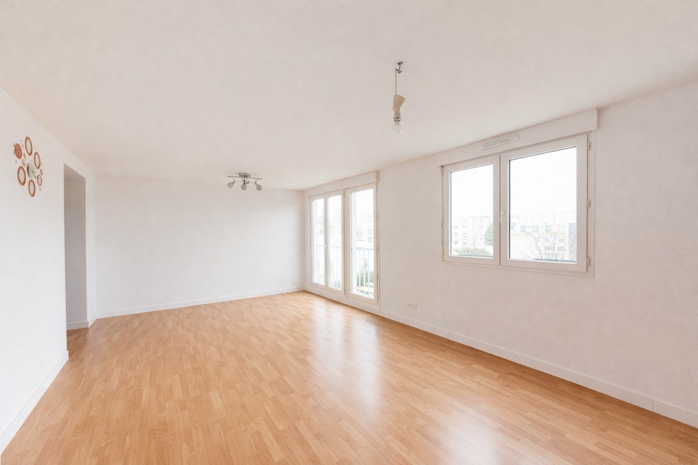 APPARTEMENT 65 M² - LUMINEUX - 2 CHAMBRES - VUE DEGAGEE - SECTEUR CALME - PROCHE COMMODITES