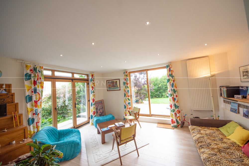 MAISON CUBIQUE DES ANNEES 60 - TERRAIN +700M² - SURFACE 180M² - RARE - COUP DE COEUR