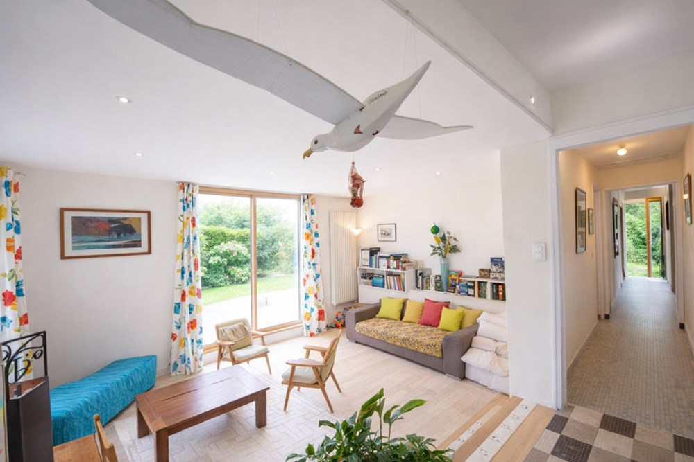 MAISON CUBIQUE DES ANNEES 60 - TERRAIN +700M² - SURFACE 180M² - RARE - COUP DE COEUR