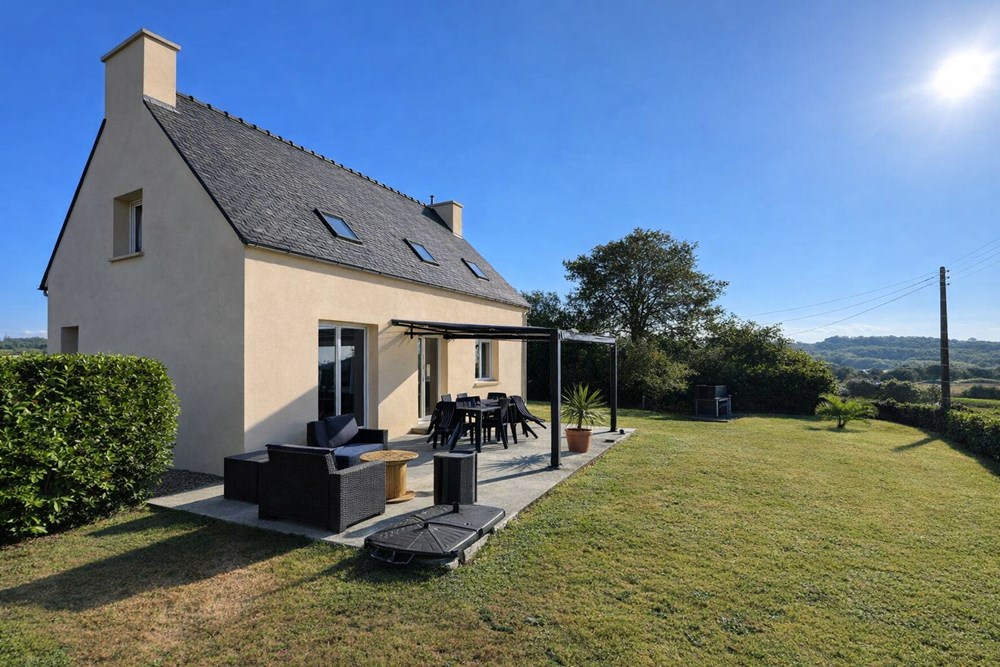 MAISON T6 - 140 M2 - 3/4 CHAMBRES - GRAND JARDIN 1000 M2 - GARAGE/SOUS-SOL 80 M2 - TERRASSE