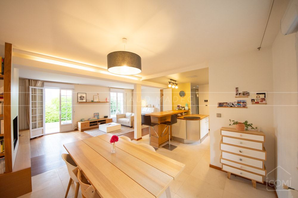 PROPRIETE 5 CHAMBRES SUR +1000M² DE TERRAIN - ESPACE DE VIE EN REZ DE JARDIN - PRESTATIONS HAUT DE GAMME - RARE photo 5