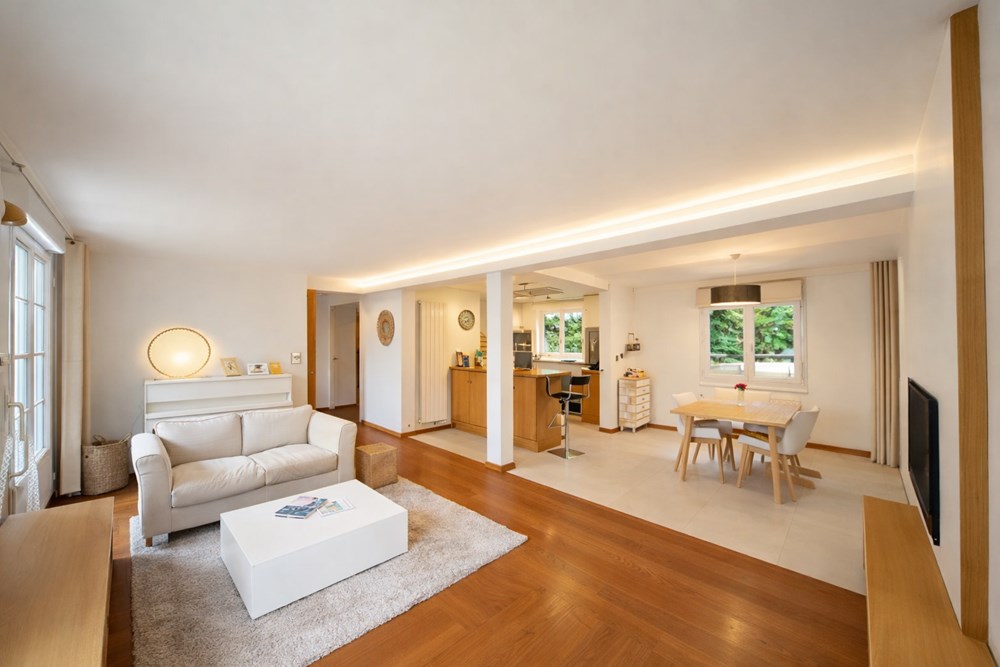 PROPRIETE 5 CHAMBRES SUR +1000M² DE TERRAIN - ESPACE DE VIE EN REZ DE JARDIN - PRESTATIONS HAUT DE GAMME - RARE photo 2