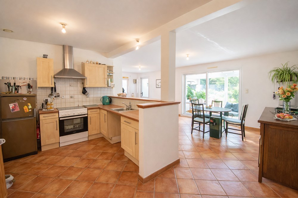 MAISON T5 - 3 CHAMBRES - VERANDA - TERRASSE - GARAGE - GRAND JARDIN CLOS SANS VIS A VIS photo 4