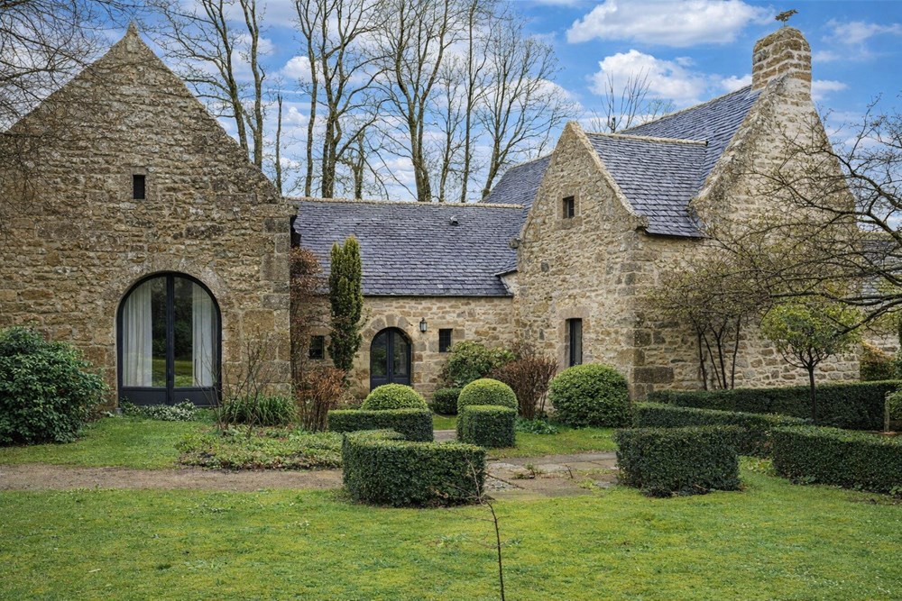 PROPRIETE DE CHARME DU XVIII - 300M² HABITABLE - 5 CHAMBRES - PISCINE - PARC ARBORE - POTAGER - CALME