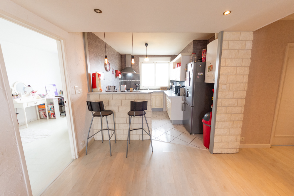 APPARTEMENT T4 71M² - DERNIER ETAGE - LUMINEUX - 3 CHAMBRES - FAIBLES CHARGES - PROCHE COMMODITES photo 2
