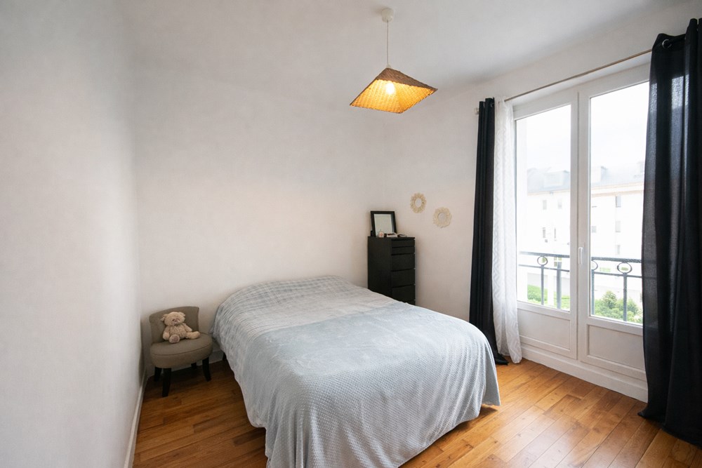 APPARTEMENT LUMINEUX - QUARTIER MONTAIGNE - SEJOUR 34 M² - 2 CHAMBRES POSSIBLES photo 4