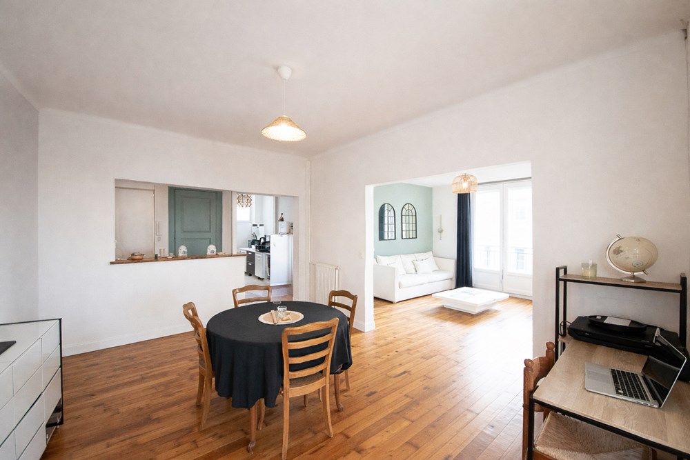 APPARTEMENT LUMINEUX - QUARTIER MONTAIGNE - SEJOUR 34 M² - 2 CHAMBRES POSSIBLES photo 2