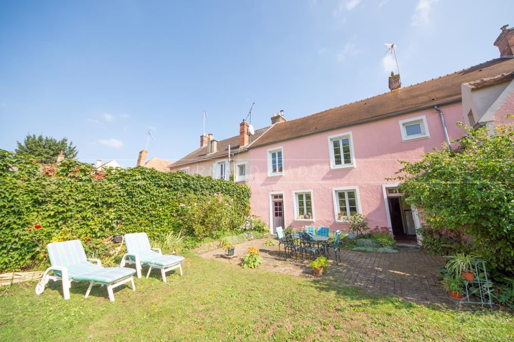 MAISON DE 200M² - 5/7 CHAMBRES - PIECE DE VIE TRIPLE AVEC ACCES IMMEDIAT AU JARDIN - COUP DE COEUR ASSURE - RARE