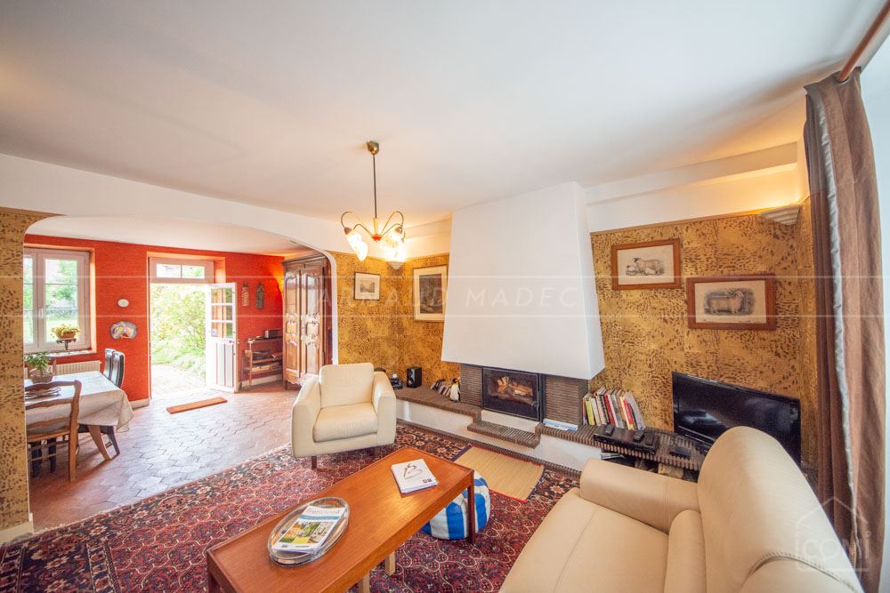 MAISON DE 200M² - 5/7 CHAMBRES - PIECE DE VIE TRIPLE AVEC ACCES IMMEDIAT AU JARDIN - COUP DE COEUR ASSURE - RARE photo 4