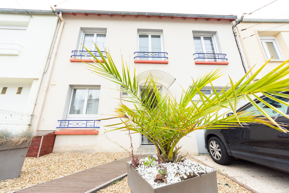 MAISON T6 DE 110M² - TERRASSE SANS VIS A VIS - JARDIN CLOS - BELLE PIECE DE VIE - SUITE PARENTALE