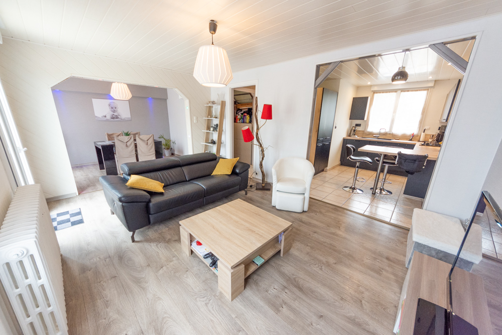 MAISON T6 DE 110M² - TERRASSE SANS VIS A VIS - JARDIN CLOS - BELLE PIECE DE VIE - SUITE PARENTALE photo 2