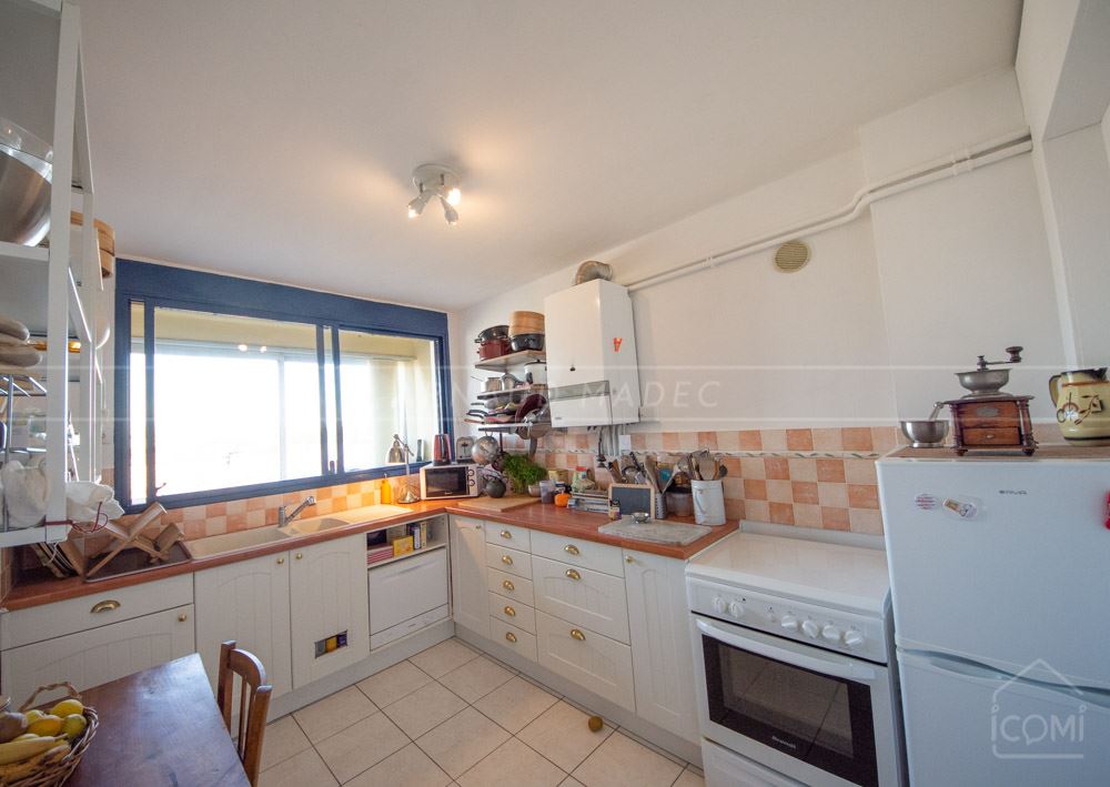 APPARTEMENT T4 - SUPER ESPACE DE VIE - 2/3 CHAMBRES - BALCONS - ASCENSEUR - RARE photo 3
