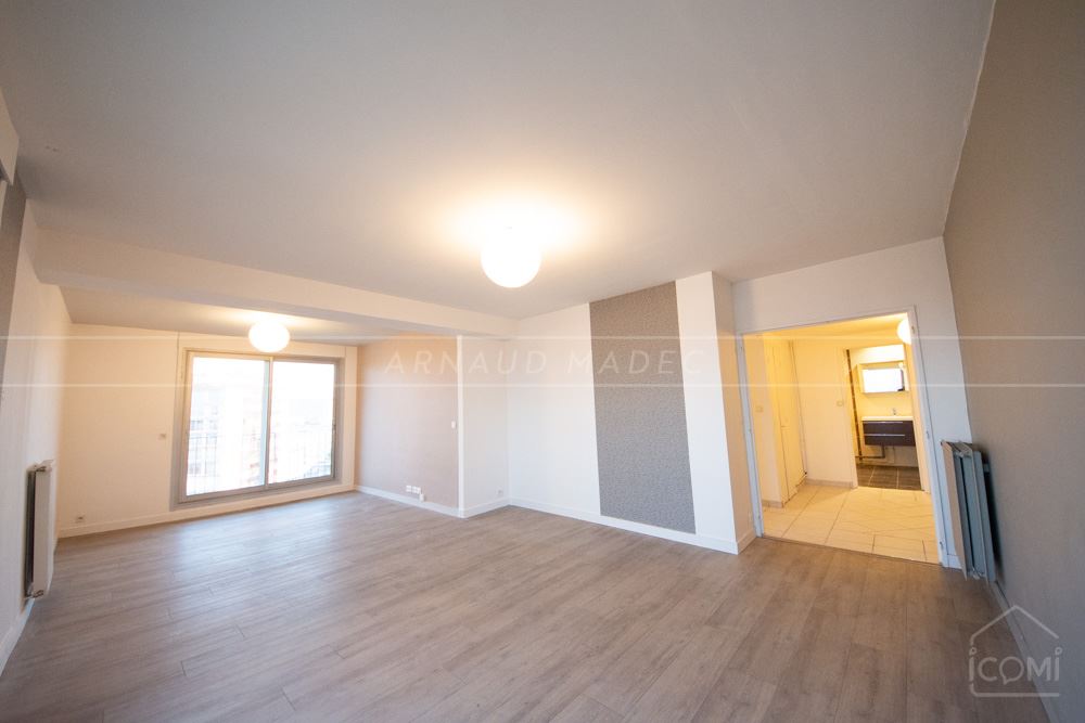 APPARTEMENT T3 - BELLE PIECE DE VIE LUMINEUSE - CUISINE TENDANCE - ASCENSEUR - BALCON TERRASSE - RARE photo 2