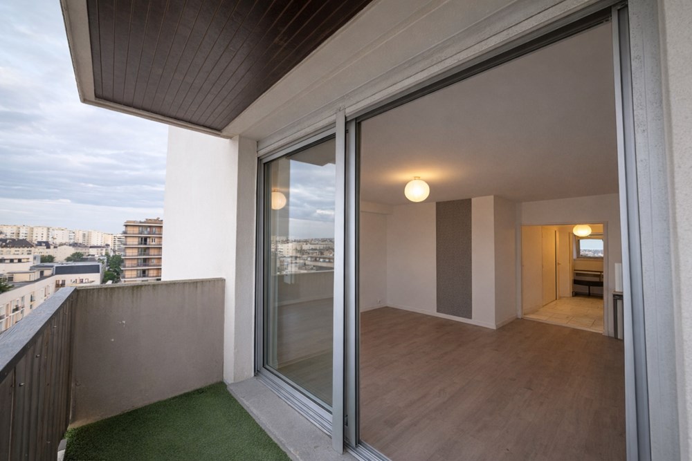 APPARTEMENT T3 - BELLE PIECE DE VIE LUMINEUSE - CUISINE TENDANCE - ASCENSEUR - BALCON TERRASSE - RARE photo 5