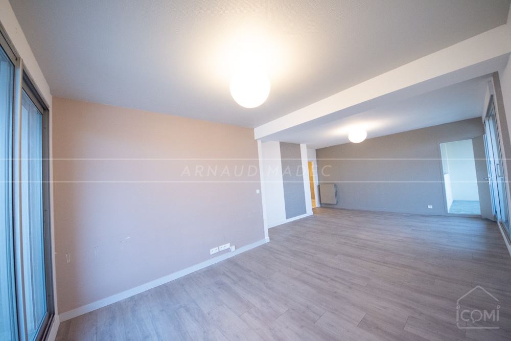 APPARTEMENT T3 - BELLE PIECE DE VIE LUMINEUSE - CUISINE TENDANCE - ASCENSEUR - BALCON TERRASSE - RARE photo 3