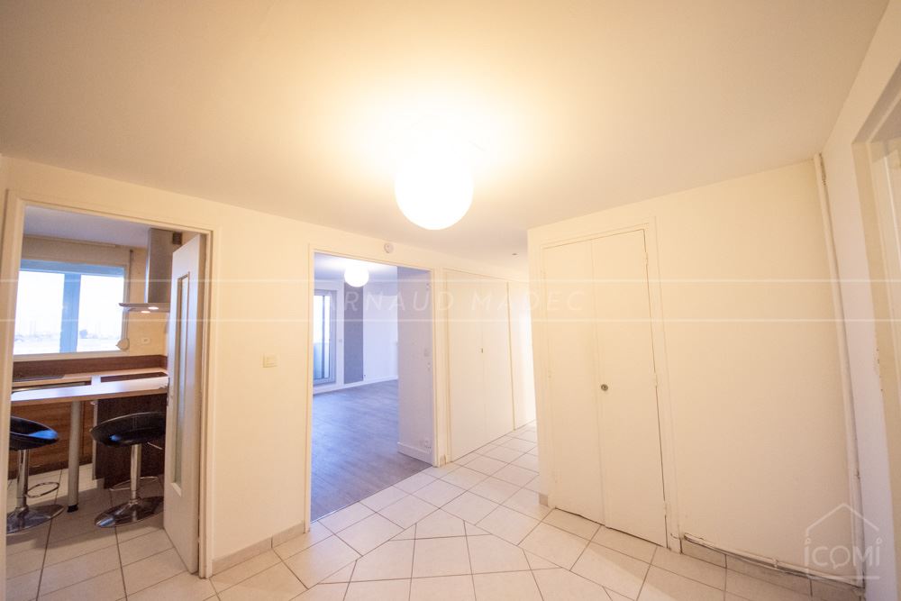 APPARTEMENT T3 - BELLE PIECE DE VIE LUMINEUSE - CUISINE TENDANCE - ASCENSEUR - BALCON TERRASSE - RARE photo 4