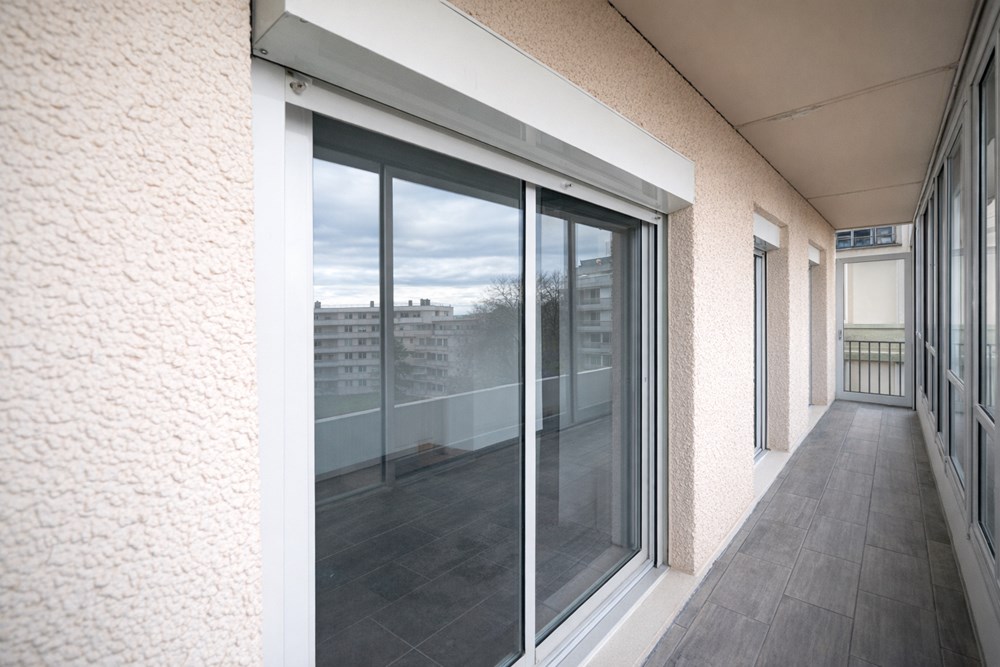 APPARTEMENT 90 M² - 3 CHAMBRES - STATIONNEMENT FACILE - ASCENSEUR - GRANDE PIECE DE VIE - RENOVER - DALLE BETON photo 5