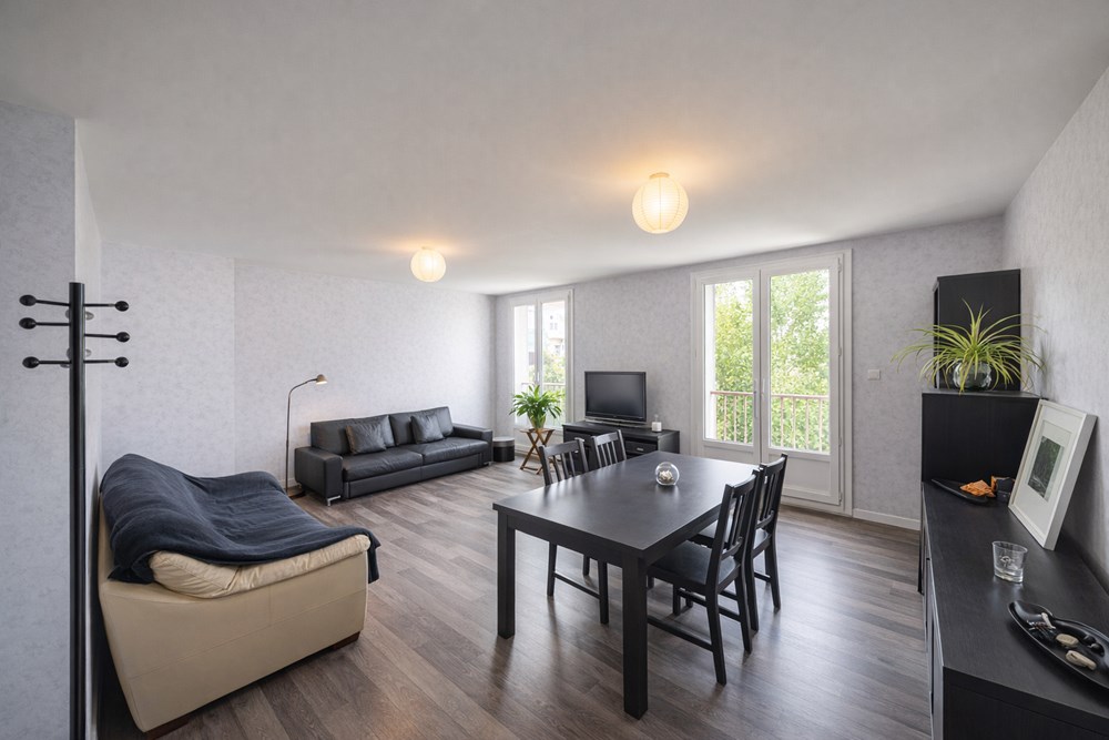 APPARTEMENT T3 - 63M² - EXPOSITION SUD - JARDIN COLLECTIF - CAVE - DALLE BETON - LOGGIA - RENOVATION RECENTE - PETITE VUE MER photo 3