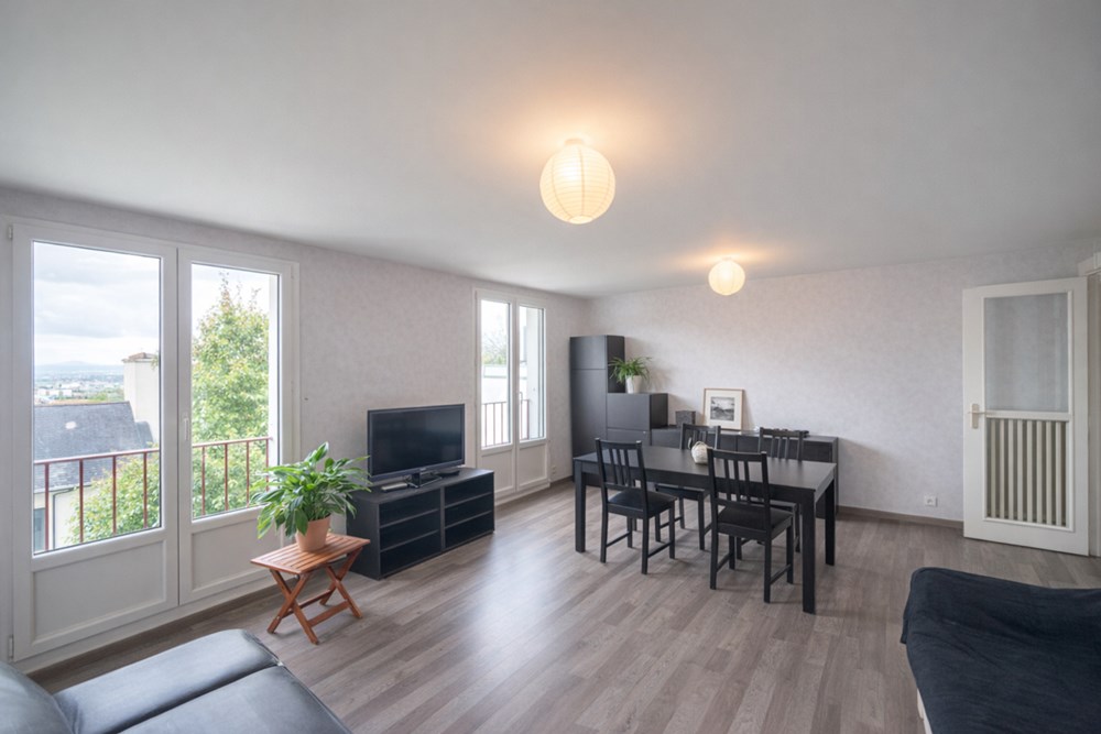 APPARTEMENT T3 - 63M² - EXPOSITION SUD - JARDIN COLLECTIF - CAVE - DALLE BETON - LOGGIA - RENOVATION RECENTE - PETITE VUE MER